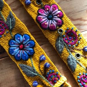 Alma soul embroidered floral belt 29-38 Inches med